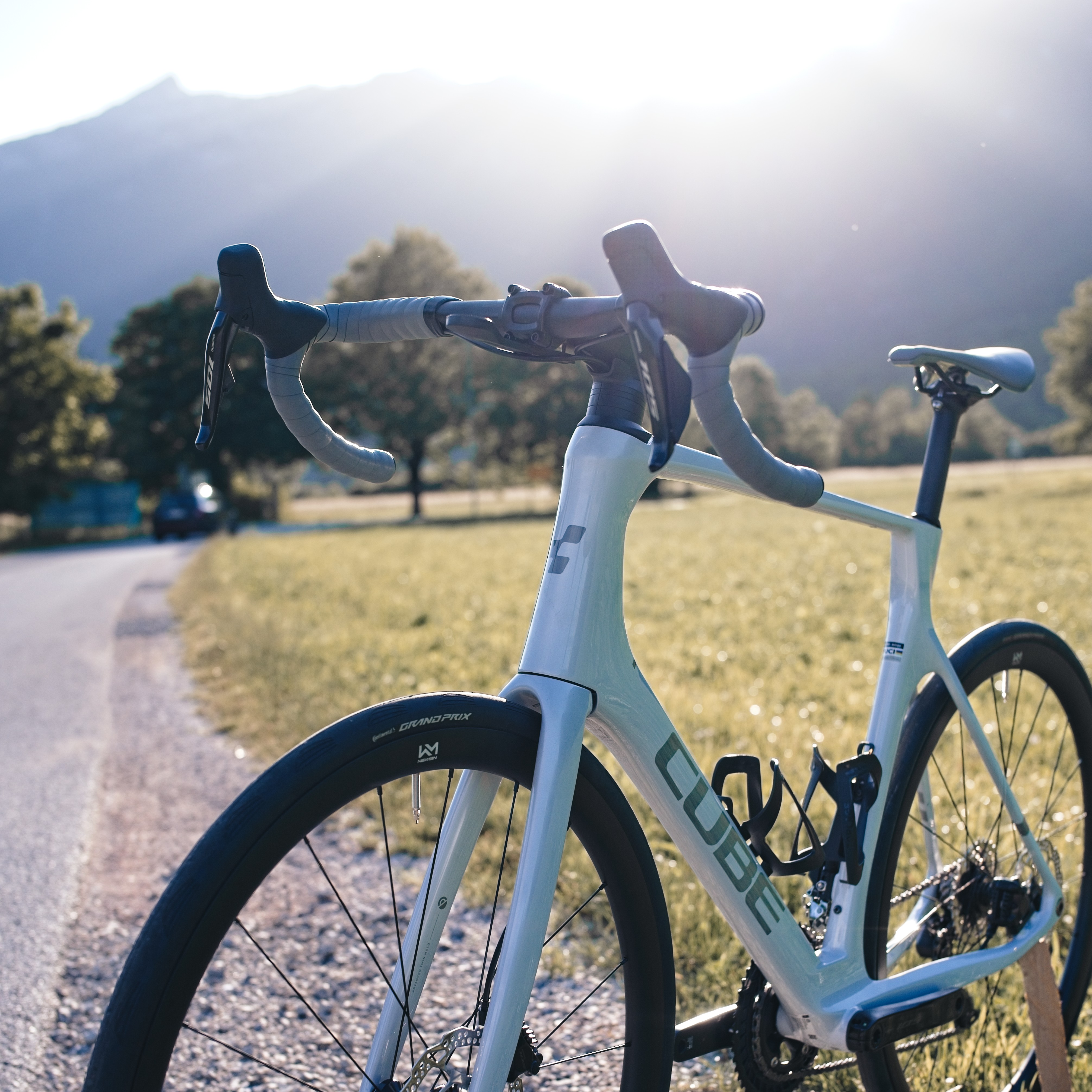 Cube Agree One C:62 size 62 - XL road bike rental in Bovec - Carbon frame with Shimano 105 Di2 groupset