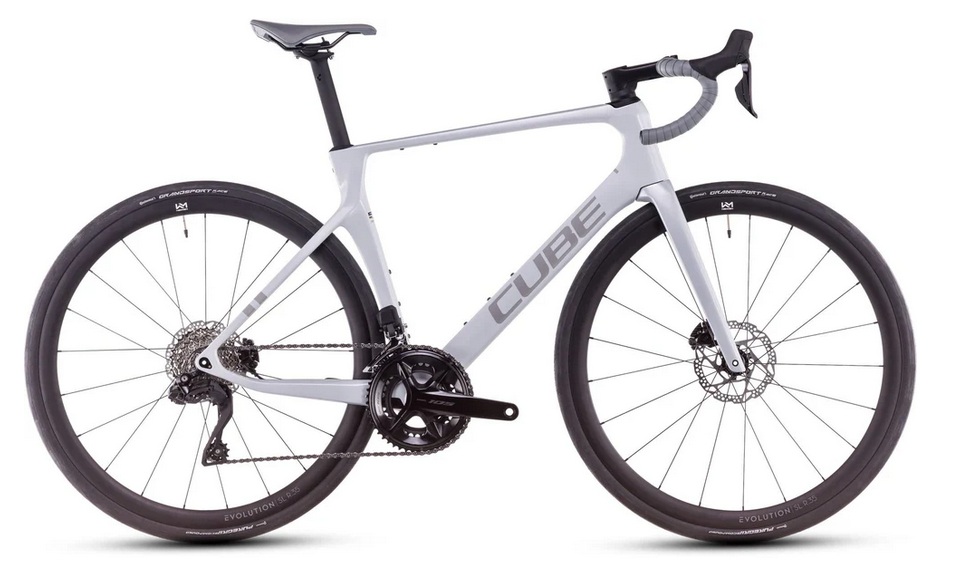 Cube Agree One C:62 size 62 - XL road bike rental in Bovec - Carbon frame with Shimano 105 Di2 groupset