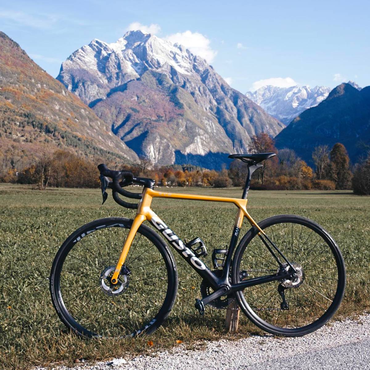 Gusto Ranger EVO - L - Ultegra road bike rental in Bovec - Carbon frame with Shimano Ultegra Di2 groupset