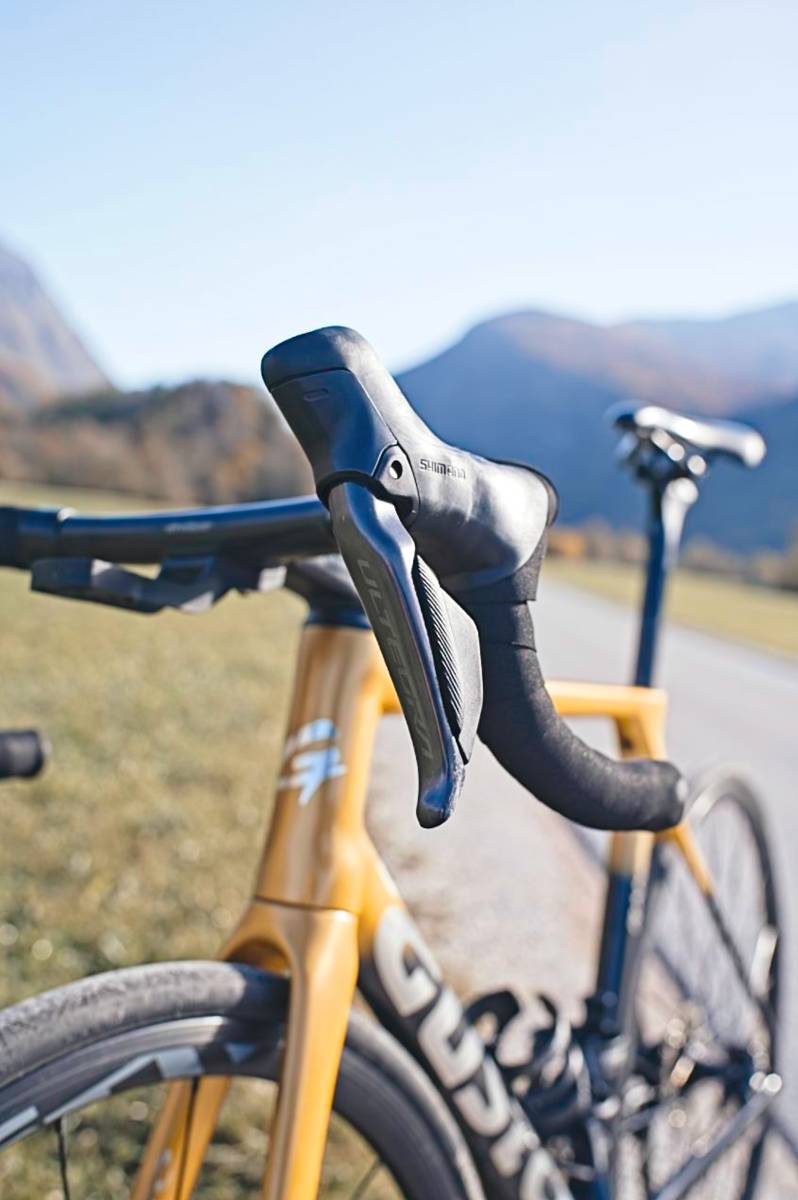 Gusto Ranger EVO - L - Ultegra road bike rental in Bovec - Carbon frame with Shimano Ultegra Di2 groupset