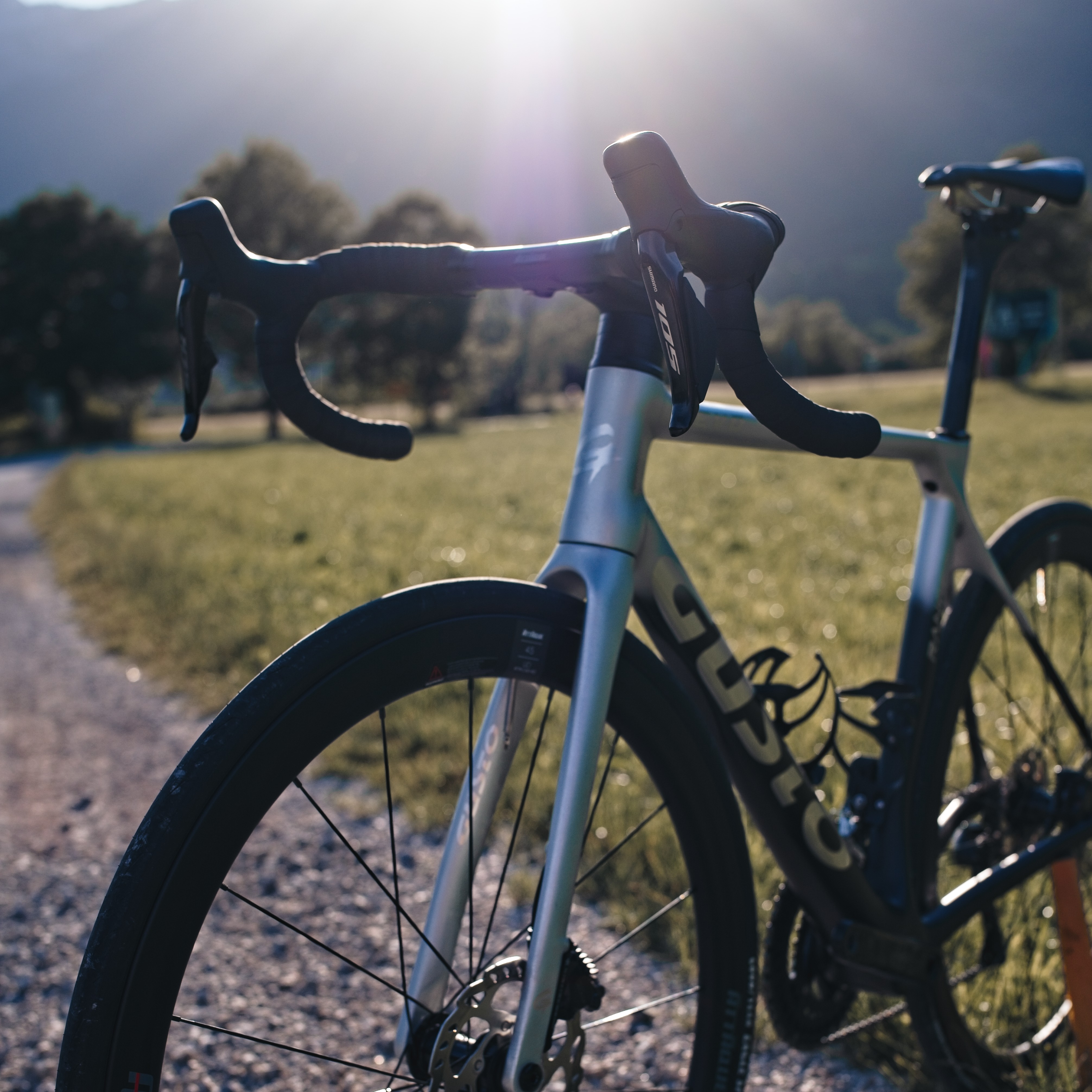 Gusto Ranger EVO - ML - 105 DI2 road bike rental in Bovec - Carbon frame with Shimano 105 Di2 groupset