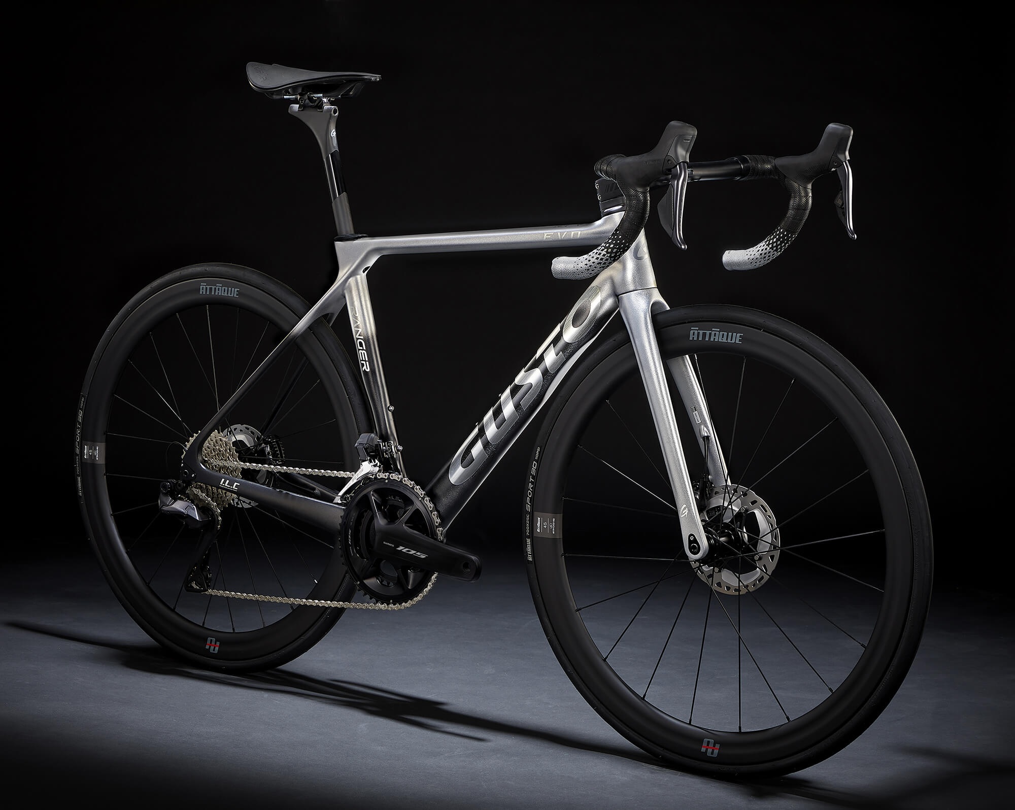 Gusto Ranger EVO - ML - 105 DI2 road bike rental in Bovec - Carbon frame with Shimano 105 Di2 groupset