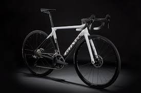 Gusto Ranger EVO - M - 105 DI2 road bike rental in Bovec - Carbon frame with Shimano 105 Di2 groupset
