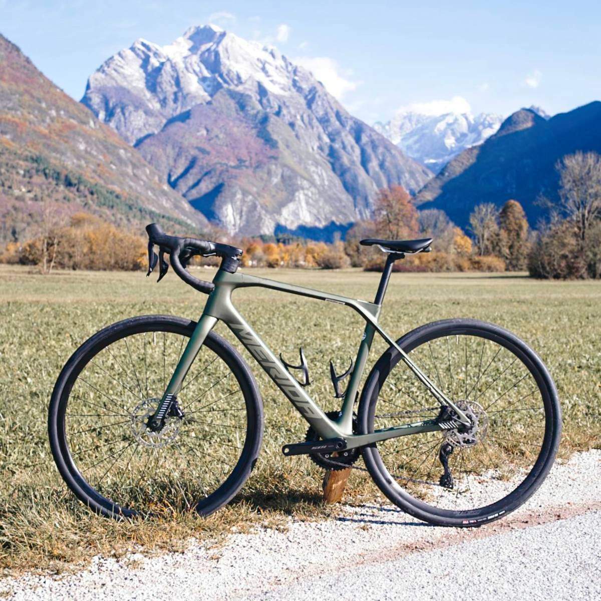 Merida Scultura Endurance 6000 road bike rental in Bovec - Carbon frame with Shimano 105 groupset