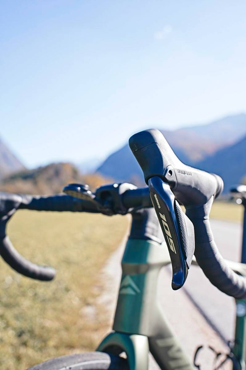 Merida Scultura Endurance 6000 road bike rental in Bovec - Carbon frame with Shimano 105 groupset